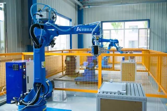 白副市長(zhǎng)蒞臨工業(yè)機(jī)器人及智能制造應(yīng)用工程中心參觀調(diào)研，共話自動(dòng)化工程發(fā)展新篇章